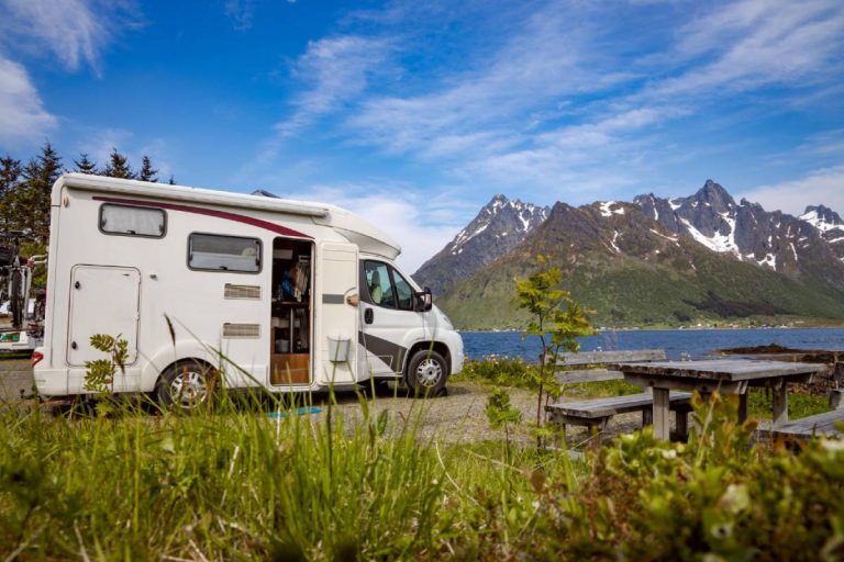 Assurance camping-car temporaire pour un week-end : Guide complet 2025