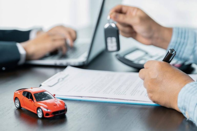 Comment assurer une voiture pour une journée ? Prix, conditions, options